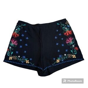 Embroidered flowered black shorts with elastic waist, lining, L, great condition